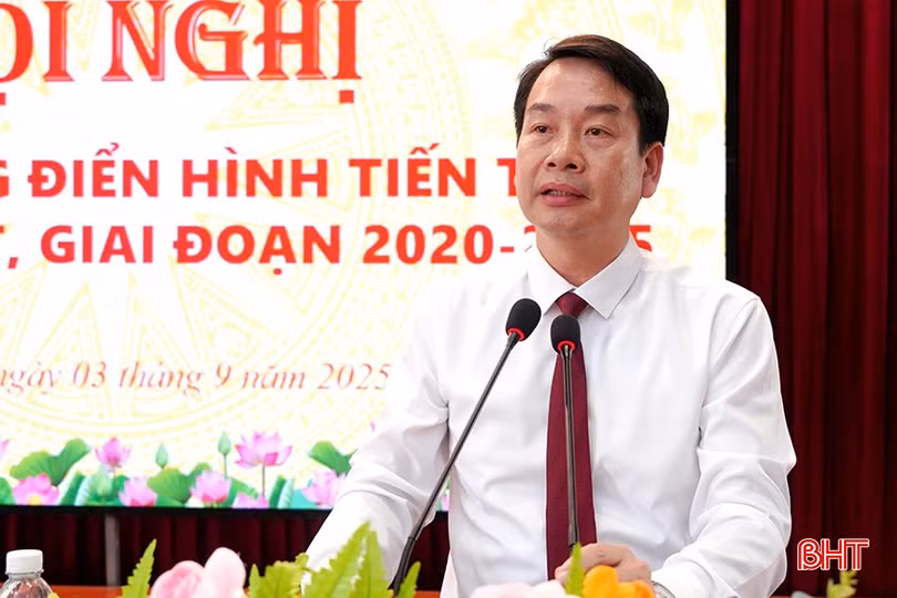 Chủ tịch UBND xã Tiên Điền Phan Văn Lĩnh: Thời gian tới, các phòng, ban cần tiếp tục đổi mới mạnh mẽ nội dung, hình thức và phương pháp tổ chức các phong trào thi đua theo hướng thực chất, hiệu quả, sát thực tiễn.