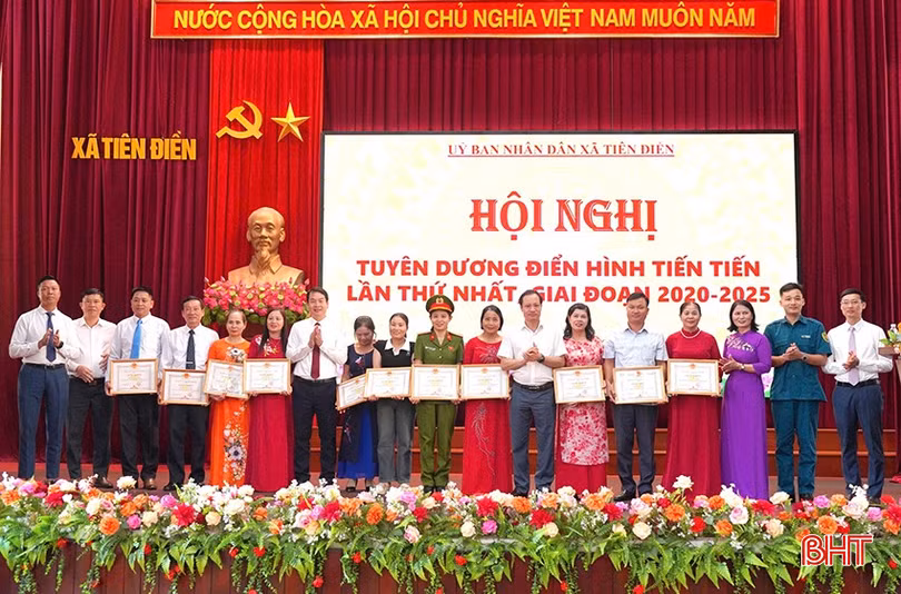 ...và các cá nhân điển hình tiên tiến trong thực hiện phong trào thi đua yêu nước