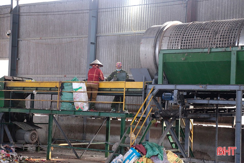 Hợp tác xã dịch vụ môi trường Tân Phát đầu tư dây chuyền phân loại hơn 2 tỷ đồng. bqbht_br_4-2901.jpg