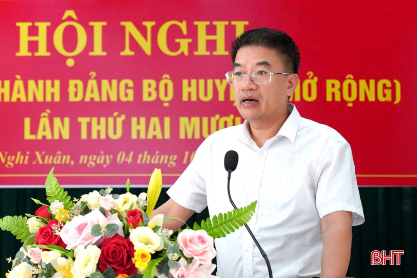 Chủ tịch UBND huyện Nghi Xuân Lê Anh Dũng: Tiếp tục triển khai hiệu quả đề án tái cơ cấu ngành nông nghiệp bằng các dự án cụ thể để nhân rộng, thúc đẩy phát triển thương mại, dịch vụ và tiểu thủ công nghiệp, tạo việc làm, nâng cao thu nhập cho người dân. 2-4525.jpg