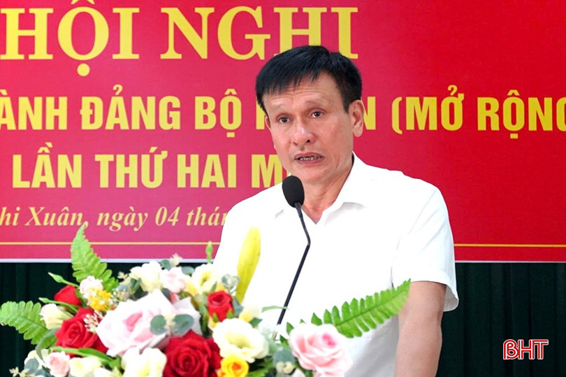 Chủ tịch UBND xã Xuân Thành Trần Quốc Anh: đề nghị huyện quan tâm hỗ trợ địa phương trong việc thực hiện đề án tích tụ ruộng đất; sản xuất nông nghiệp hữu cơ và công tác giải phóng mặt bằng các dự án trên địa bàn. 4-5774.jpg