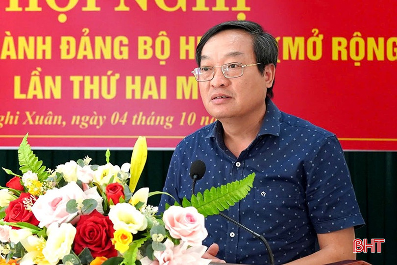 Bí thư Huyện ủy Đặng Trần Phong phát biểu kết luận hội nghị. 3-4425.jpg