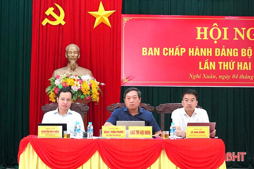 Chủ trì hội nghị. 6-8364.jpg