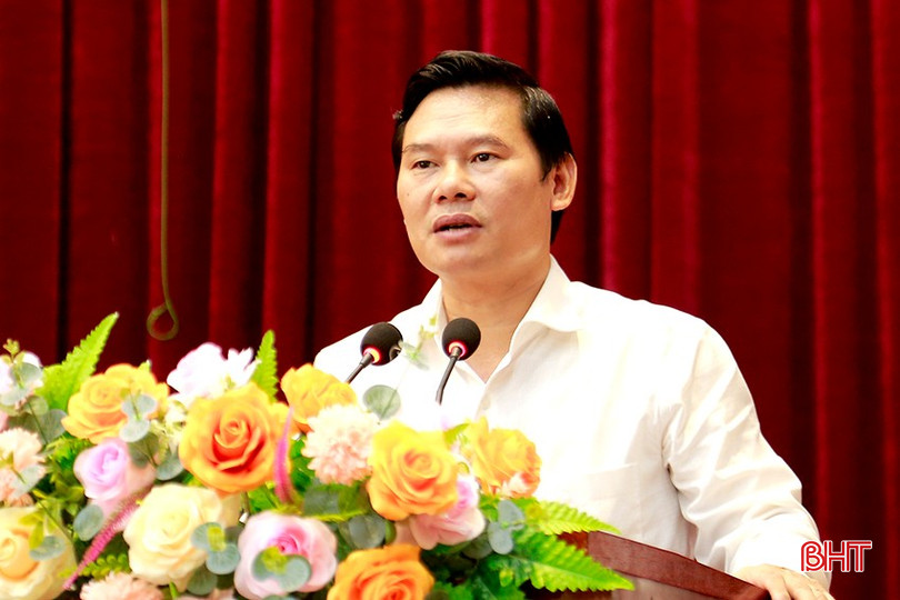Phó Chủ tịch UBND huyện Nghi Xuân Bùi Việt Hùng phát biểu tại lễ công bố 2-4636-1206.jpg