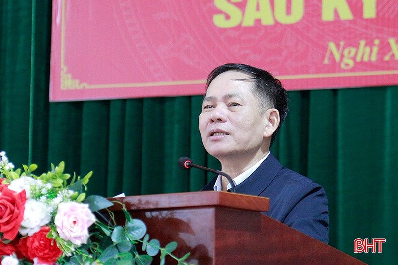 Phó Trưởng đoàn chuyên trách Đoàn ĐBQH tỉnh Trần Đình Gia tiếp thu ý kiến các cử tri bqbht_br_1.jpg