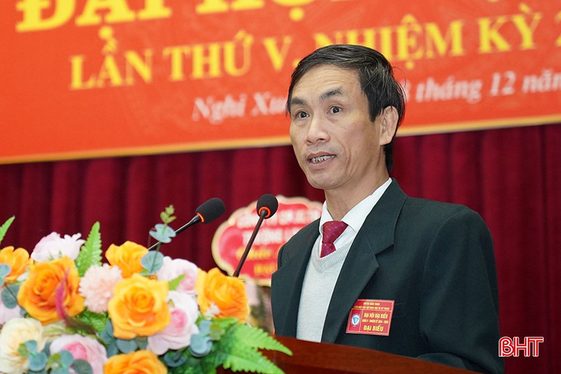 Phó Chủ tịch Liên hiệp các Hội KH&KT huyện Võ Minh Thiện trình bày báo cáo tổng kết hoạt động nhiệm kỳ 2018-2023 và phương hướng, giải pháp nhiệm kỳ 2024-2029 của hội. bqbht_br_1.jpg