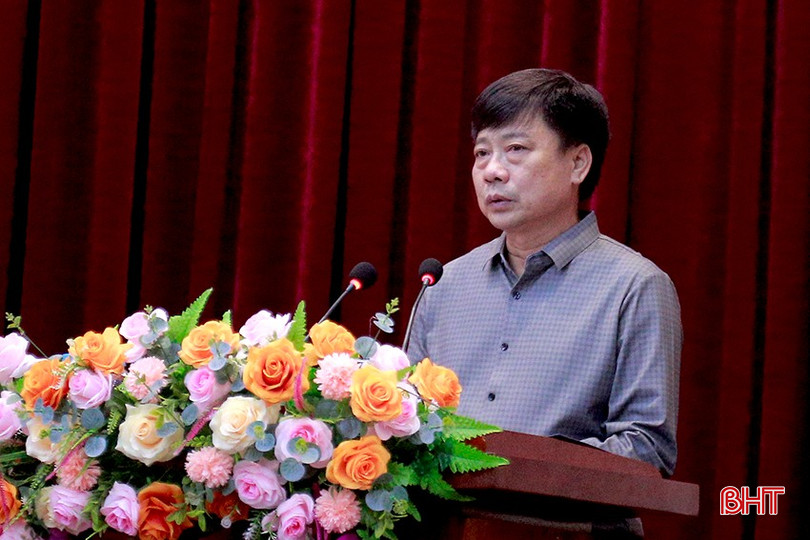 Trưởng ban Tổ chức Huyện ủy Phan Văn Thư quán triệt các nội dung. bqbht_br_2.jpg