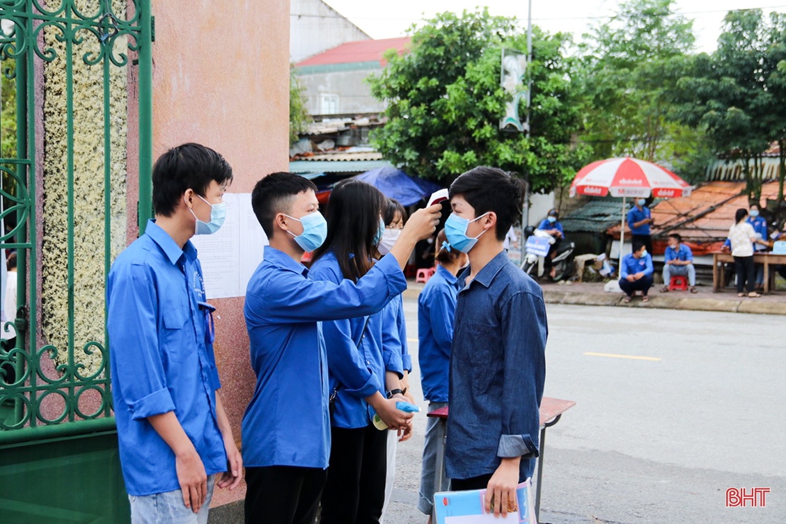 Hơn 16.700 thí sinh làm bài thi tổ hợp Khoa học tự nhiên và Khoa học xã hội