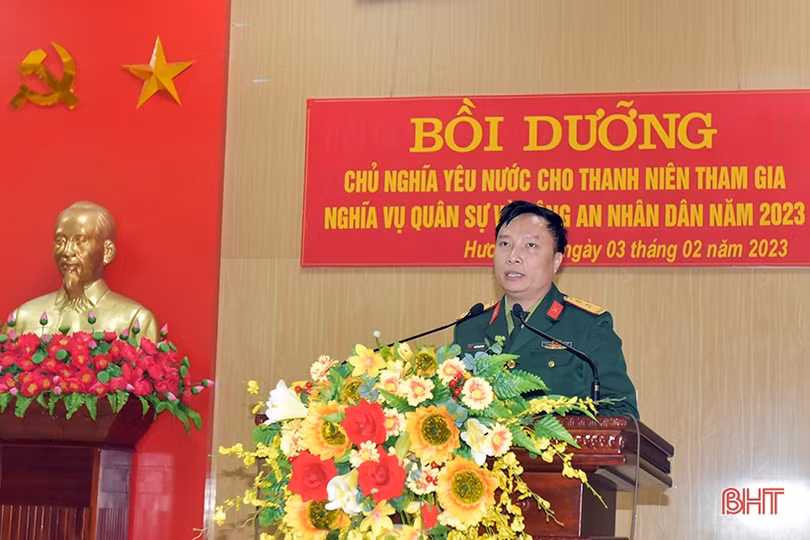 Bồi dưỡng chủ nghĩa yêu nước cho tân binh Hương Khê 