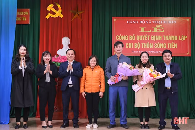 Thành lập chi bộ thôn giáo toàn tòng tại xã Thạch Sơn