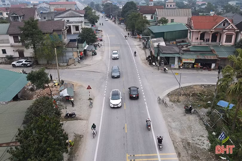 Ngã tư Quán Gạc đi Hương Khê mất an toàn giao thông!