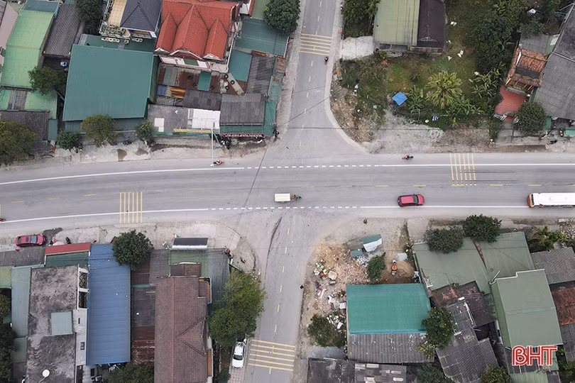 Ngã tư Quán Gạc đi Hương Khê mất an toàn giao thông!