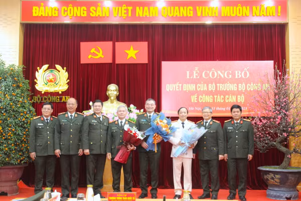 Đại tá Đặng Hồng Đức giữ chức Chánh Văn phòng, Trung tướng Tô Ân Xô tiếp tục là Người phát ngôn Bộ Công an