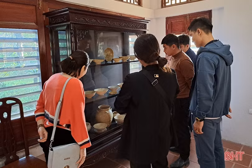 Khu lưu niệm Nguyễn Du đón gần 5.000 lượt khách tham quan