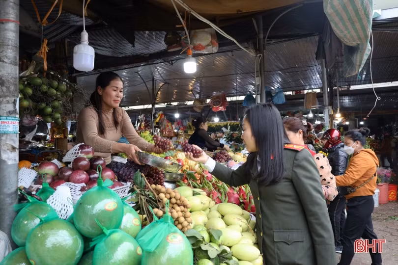 Người Hà Tĩnh tất bật sắm lễ cúng rằm tháng Giêng