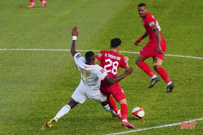 Dấu ấn của Hồng Lĩnh Hà Tĩnh trong trận cầm hòa HAGL trên sân Pleiku