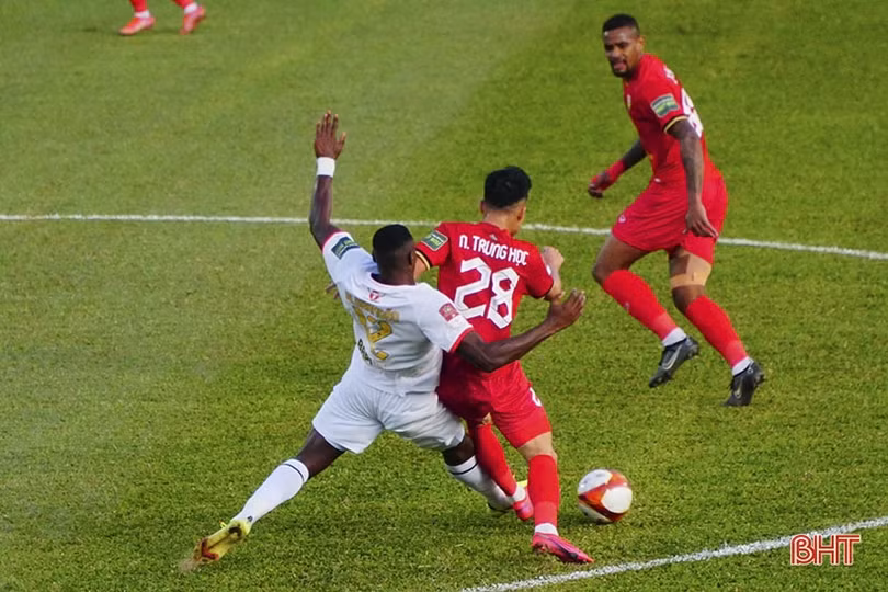 Dấu ấn của Hồng Lĩnh Hà Tĩnh trong trận cầm hòa HAGL trên sân Pleiku