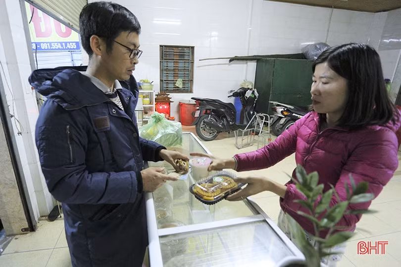 Bánh hũ vàng, thỏi vàng “hút khách” ngày vía Thần Tài ở Hà Tĩnh