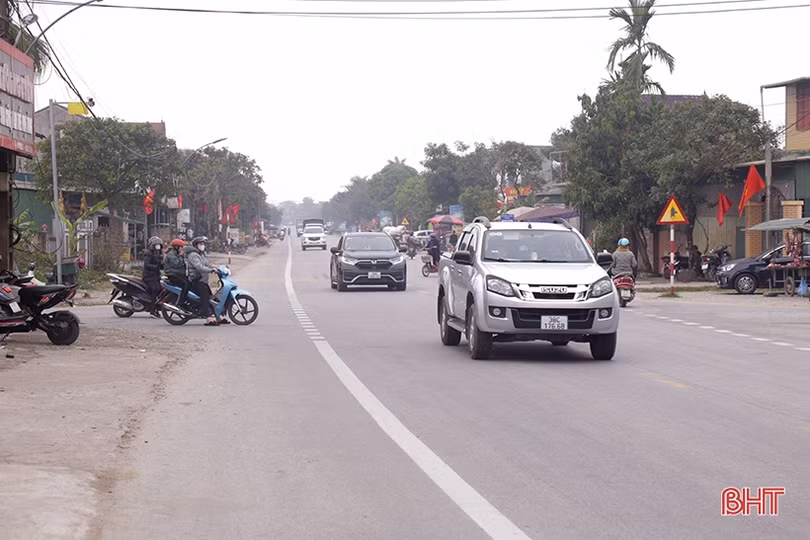 Ngã tư Quán Gạc đi Hương Khê mất an toàn giao thông!