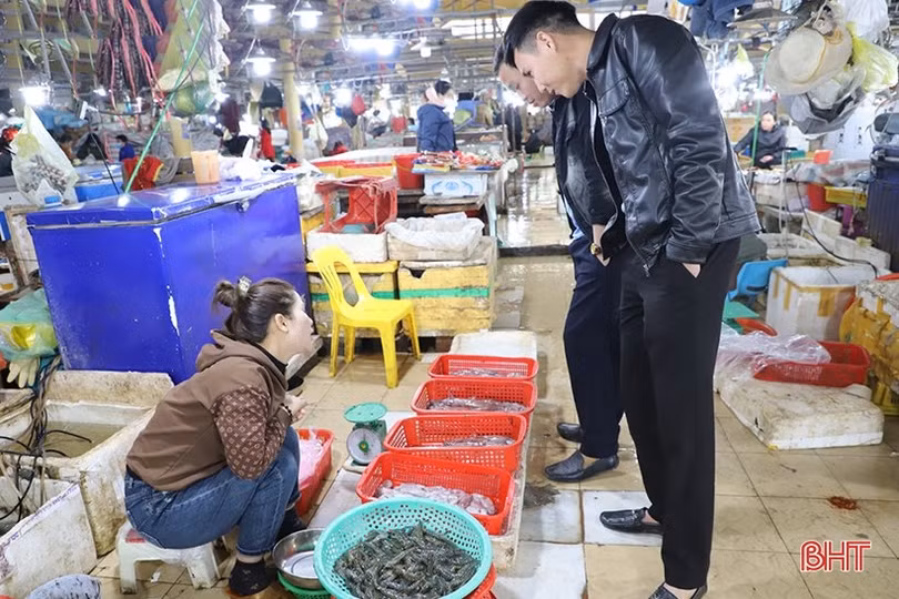 Hải sản ở Hà Tĩnh sau tết: Hàng đa dạng, giá vẫn cao ngất ngưởng!