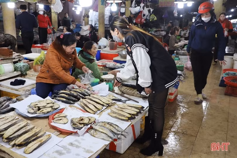 Hải sản ở Hà Tĩnh sau tết: Hàng đa dạng, giá vẫn cao ngất ngưởng!