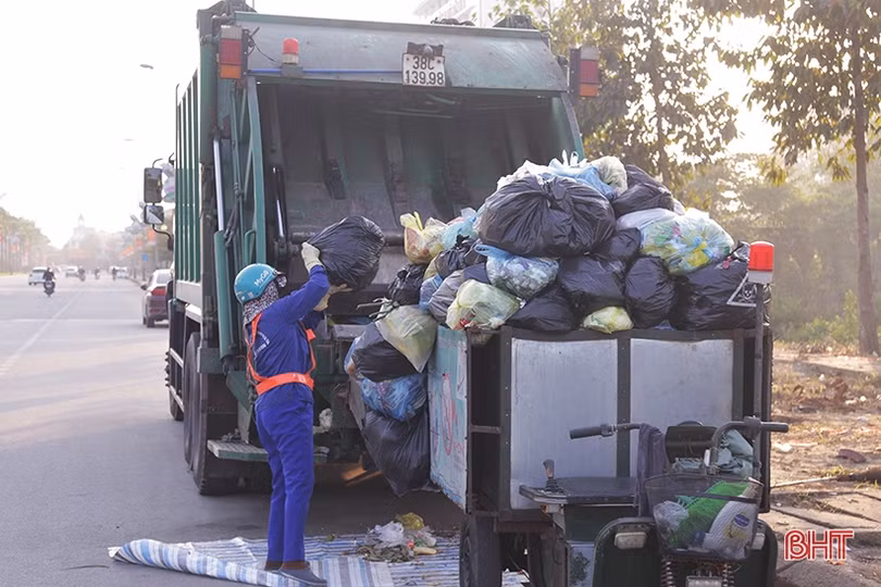 Nỗ lực thu gom, xử lý rác thải sau tết ở Hà Tĩnh