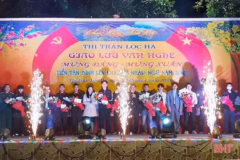 139 con em giáo dân và dân tộc thiểu số ở Hà Tĩnh hăm hở tòng quân