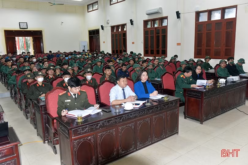 Bồi dưỡng chủ nghĩa yêu nước cho tân binh Hương Khê 