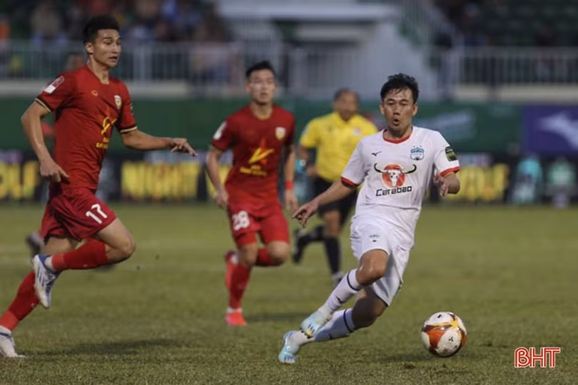 Hồng Lĩnh Hà Tĩnh cầm hòa chủ nhà HAGL trong trận ra quân V.League 2023