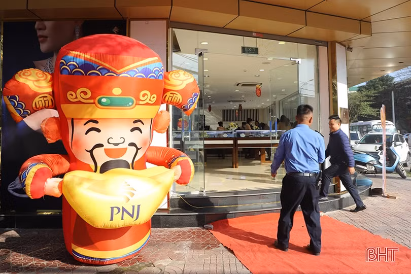 Nhộn nhịp mua vàng ngày vía Thần Tài ở Hà Tĩnh