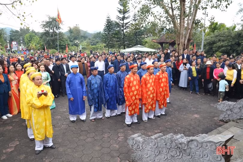 Thành kính dâng hương, lễ tế Đại danh y Lê Hữu Trác