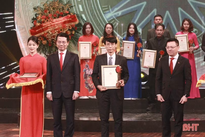 Hà Tĩnh đạt giải Búa liềm vàng toàn quốc