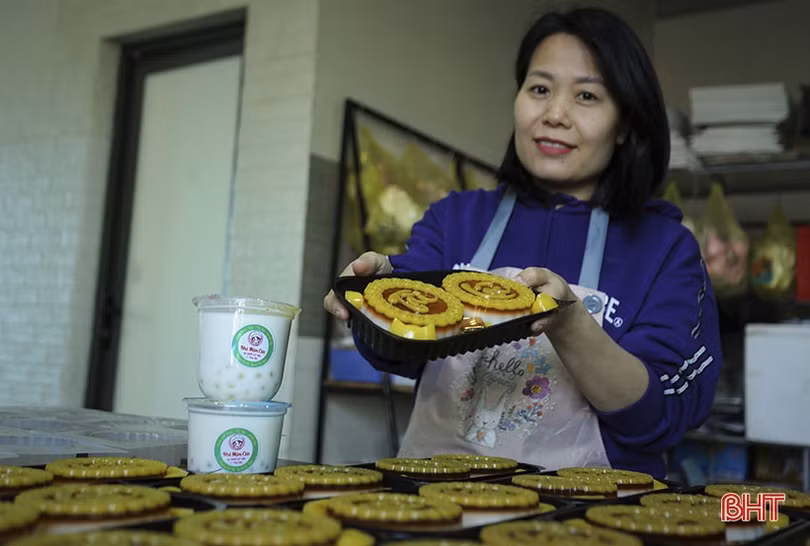 Bánh hũ vàng, thỏi vàng “hút khách” ngày vía Thần Tài ở Hà Tĩnh