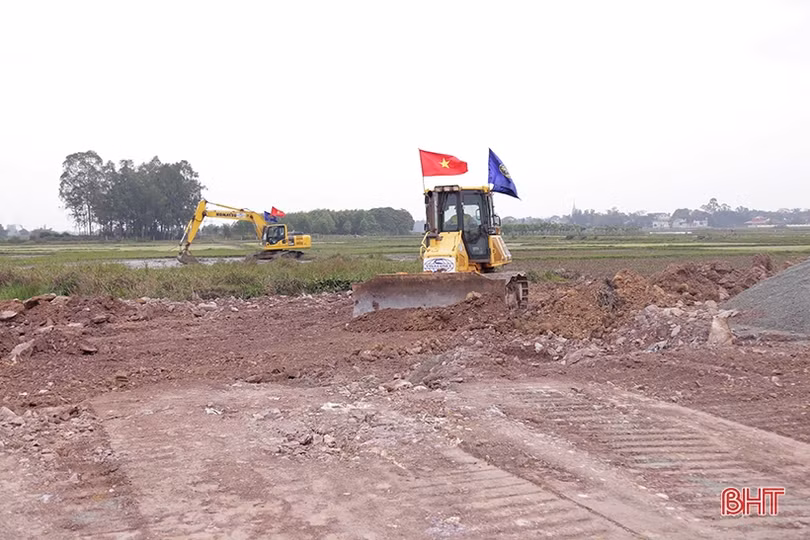 “Đua” tiến độ trên công trường cao tốc Bắc – Nam đoạn qua Hà Tĩnh