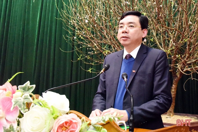 Thị xã Kỳ Anh trao Huy hiệu Đảng cho 47 đảng viên cao tuổi