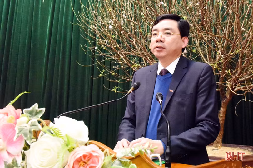 Thị xã Kỳ Anh trao Huy hiệu Đảng cho 47 đảng viên cao tuổi