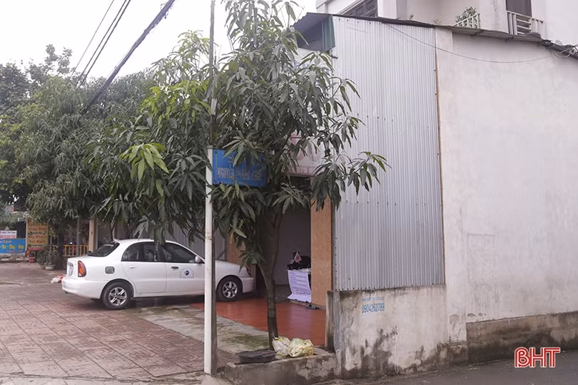 Nhiều bảng tên đường ở thị trấn Thạch Hà “làm khó” người tham gia giao thông