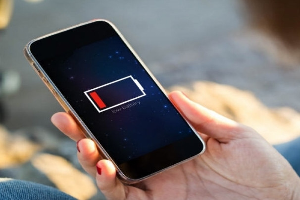 Facebook bị tố “thao túng” pin smartphone