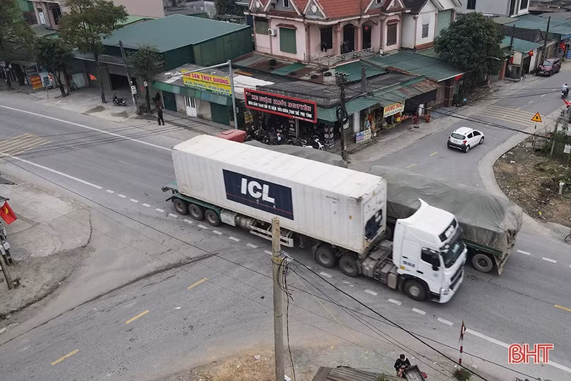 Ngã tư Quán Gạc đi Hương Khê mất an toàn giao thông!