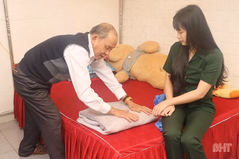 Nữ tân binh Hà Tĩnh chia sẻ niềm vui trước ngày tòng quân