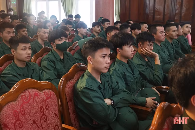 Thạch Hà gặp mặt 169 tân binh trước khi lên đường nhập ngũ