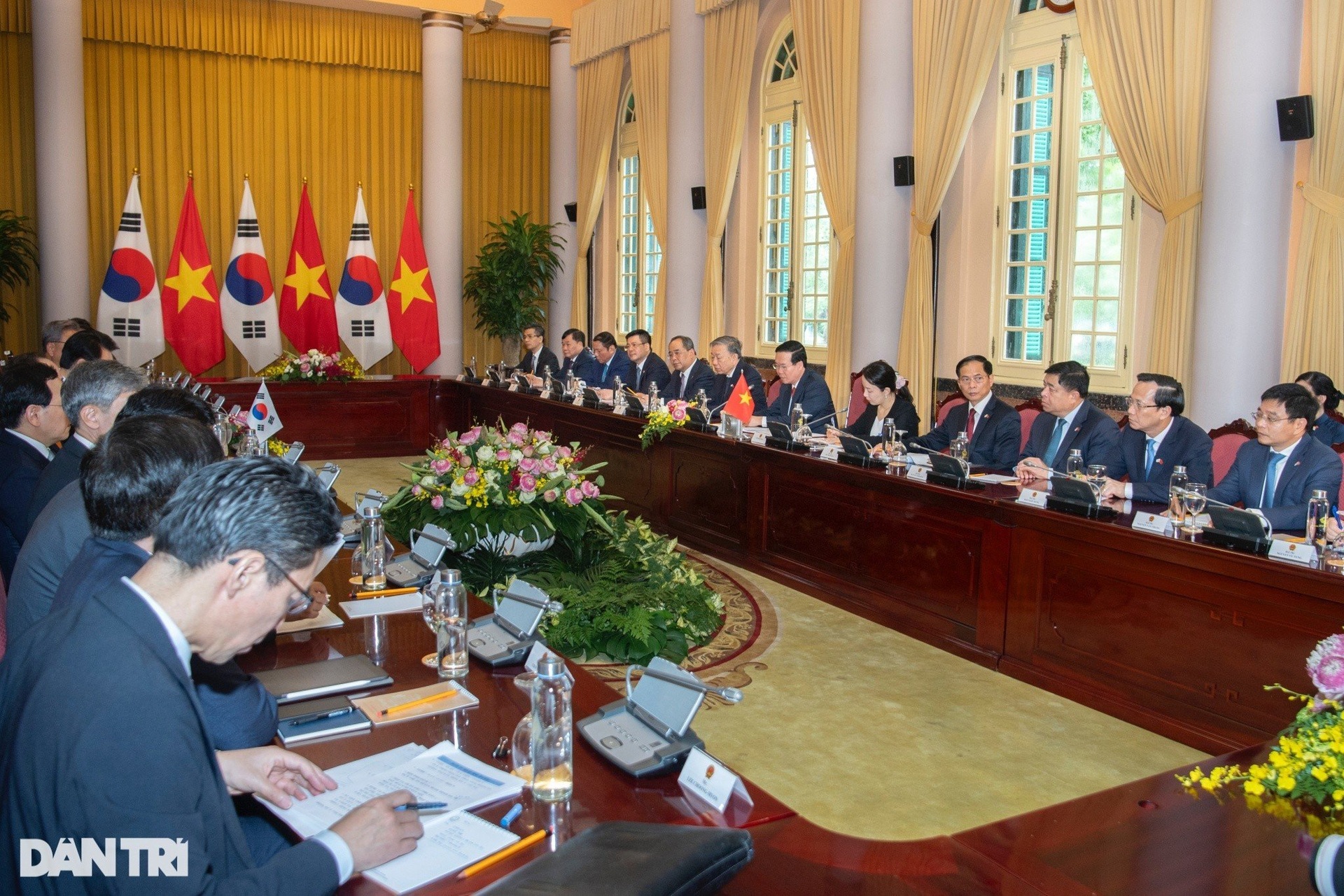 Chủ tịch nước Võ Văn Thưởng chủ trì lễ đón Tổng thống Hàn Quốc