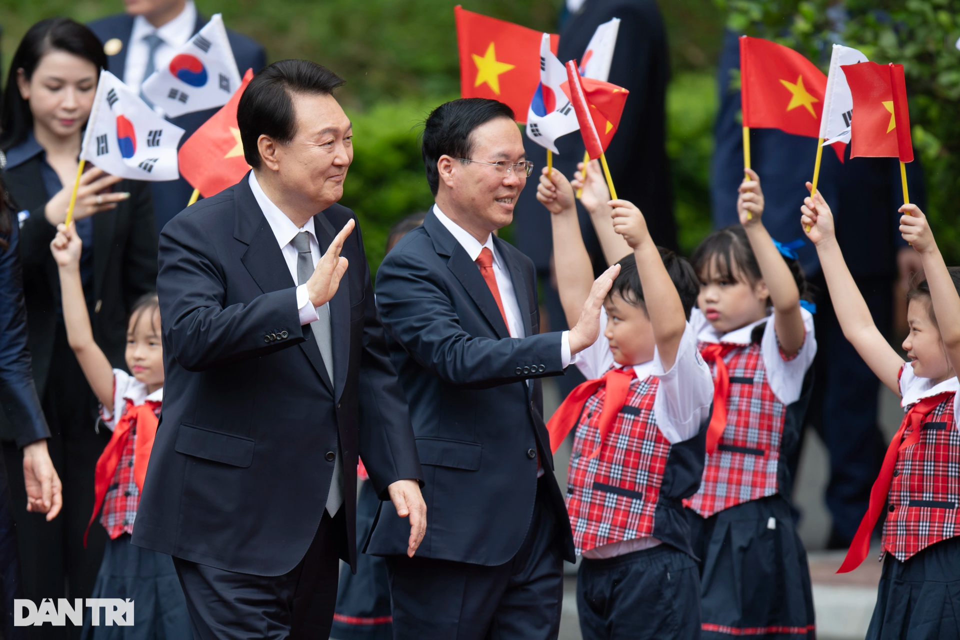 Chủ tịch nước Võ Văn Thưởng chủ trì lễ đón Tổng thống Hàn Quốc