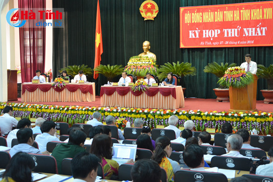 nghe bao cao tinh hinh kt xh 6 thang va cac to trinh cua ubnd tinh