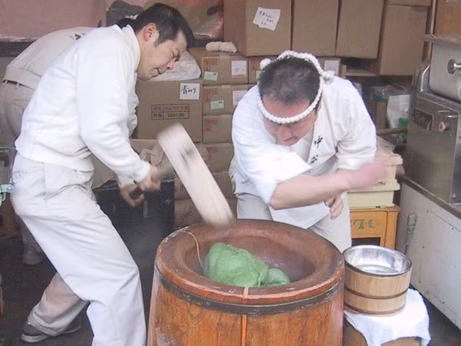 nghe thuat lam banh mochi day nguy hiem o nhat