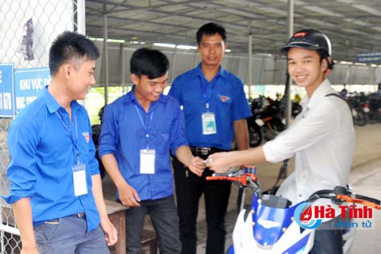 dong hanh cung sy tu tai diem thi cd nghe cong nghe ha tinh