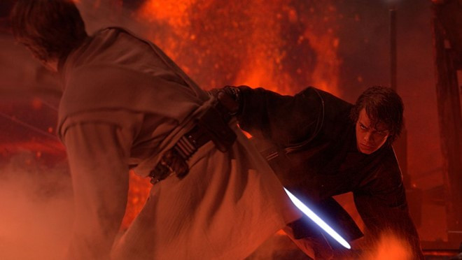 2005 - Star Wars: Episode III - Revenge of the Sith (Fox): Sau hai tập phim không được lòng các fan, loạt tiền truyện của Chiến tranh giữa các vì sao trở lại mạnh mẽ với Revenge of the Sith, hoàn tất câu chuyện kể về sự ra đời của “Chúa tể Bóng tối” Darth Vader. Những cảnh hành động hoành tráng cùng cốt truyện dồn dập giúp bộ phim thu về 848 triệu USD, nhiều hơn War of the Worlds của Steven Spielberg 250 triệu USD. nhung phim bom tan he an khach nhat the ky xxi