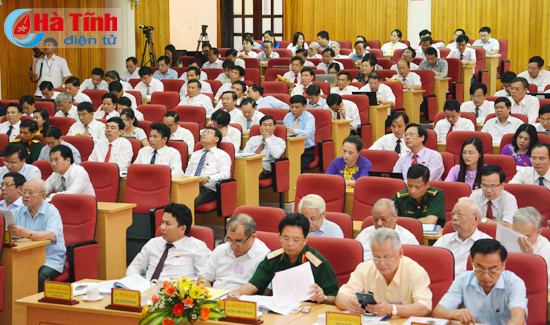 nghe bao cao tinh hinh kt xh 6 thang va cac to trinh cua ubnd tinh