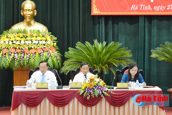 nghe bao cao tinh hinh kt xh 6 thang va cac to trinh cua ubnd tinh