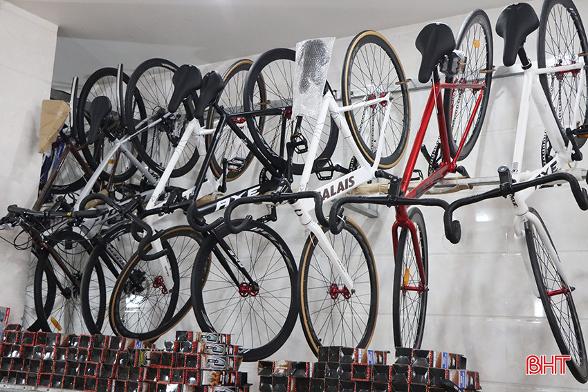 Các mẫu xe đạp không phanh fixie đang rất thu hút các bạn trẻ. 3.jpg